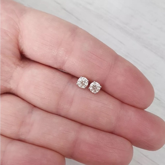 14k White Gold 0.50 Ctw Round Cut FL/D Brilliant GRA Moissanite Stud Earring 5mm - Picture 6 of 9